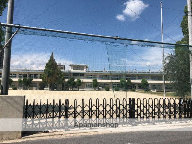 小学校　倉敷市立倉敷東小学校（小学校）まで206m