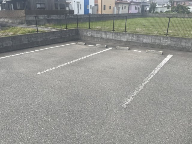 【サニーハイツ則直の駐車場】