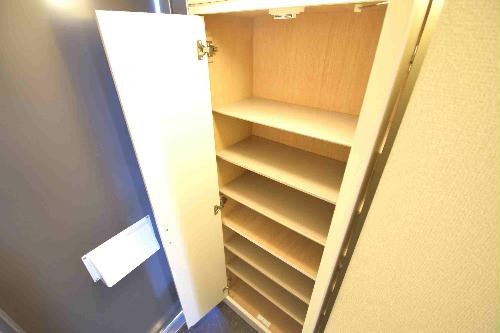 玄関　シューズボックスも広く女性のお客様にもオススメです♪