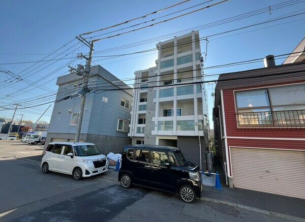 札幌市豊平区美園十条のマンションの建物外観