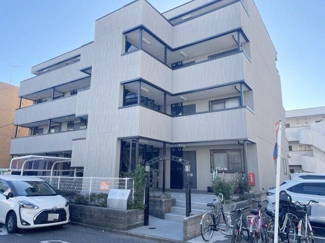 船橋市本中山のマンションの建物外観