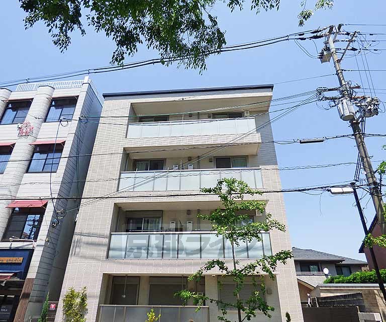 【京都市北区小山西元町のマンションの建物外観】