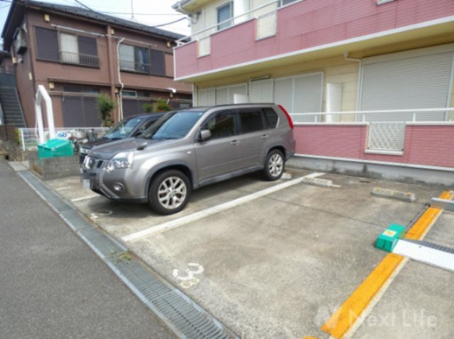 【町田市南成瀬のアパートの駐車場】