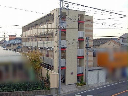 【レオパレスクワトロの建物外観】