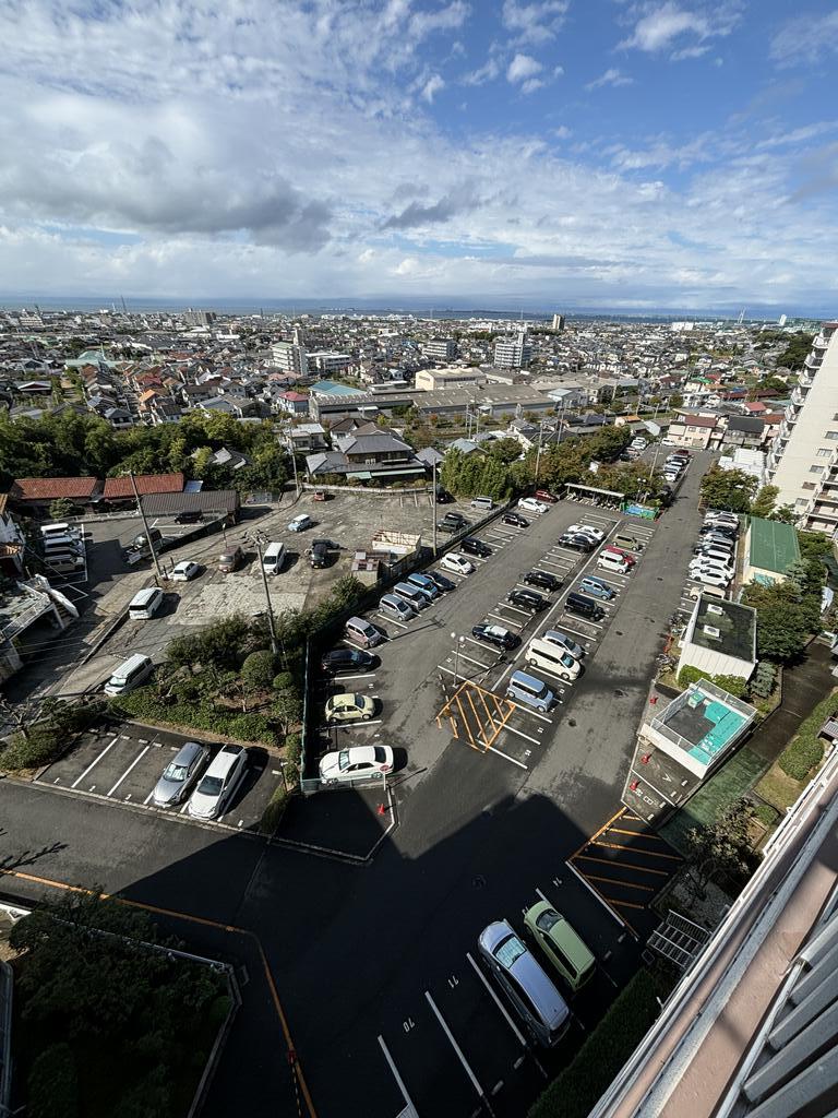 【泉南市信達市場のマンションの駐車場】