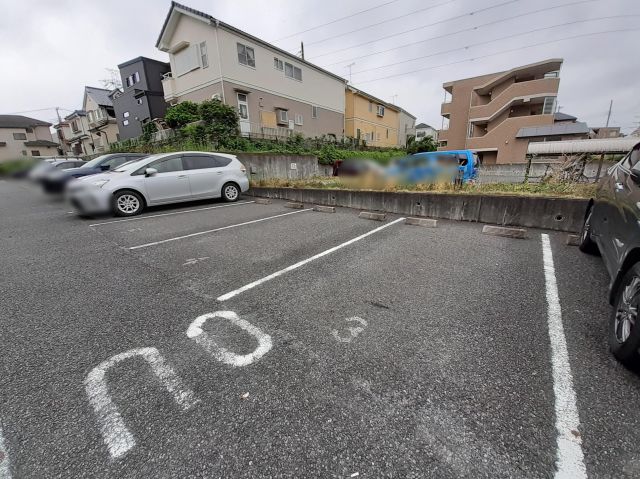 【上尾市大字原市のマンションの駐車場】