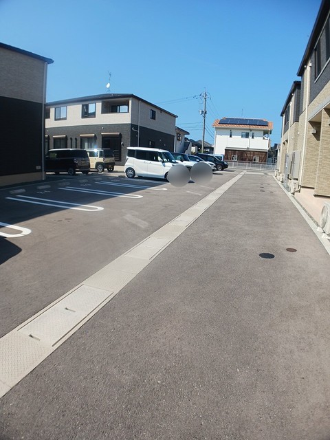 【ヴィラ・トレ・ラーモDの駐車場】