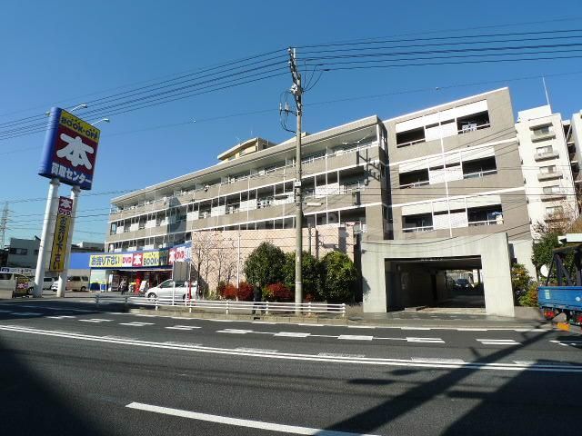 流山市松ケ丘のマンションの建物外観