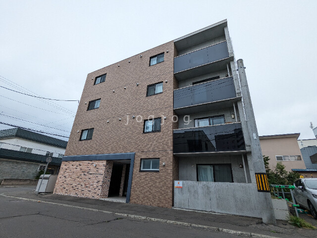 札幌市西区山の手三条のマンションの建物外観