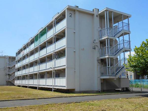 東海市富木島町のマンションの建物外観