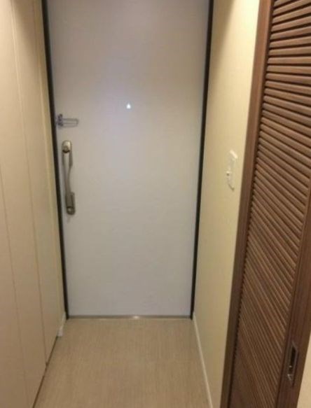 【メイクスデザイン南青山の玄関】