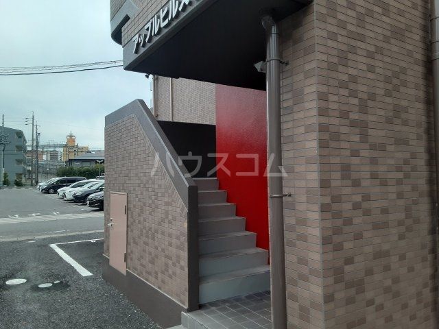 【安城市三河安城本町のマンションのエントランス】