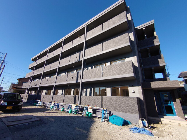 浜松市浜名区小松のマンションの建物外観