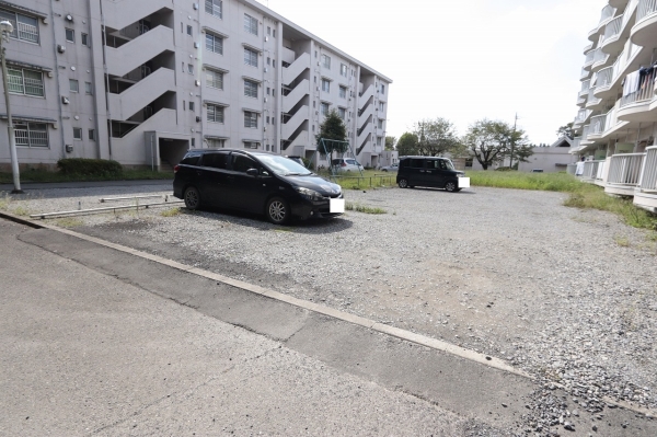 【ビレッジハウス鴻野山 1号棟の駐車場】