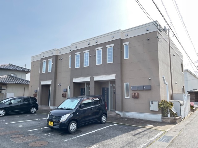 【出雲市知井宮町のアパートの駐車場】