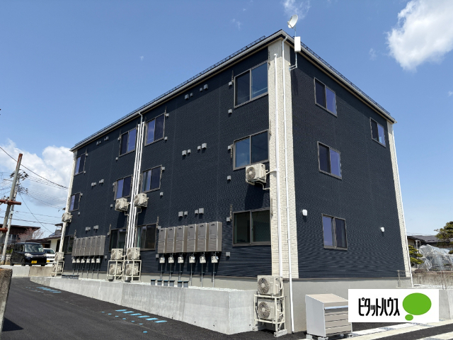 寒河江市大字高屋のアパートの建物外観