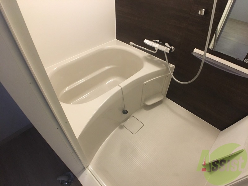 バス・シャワールーム　お風呂になります。一日の疲れを癒してくださいね。