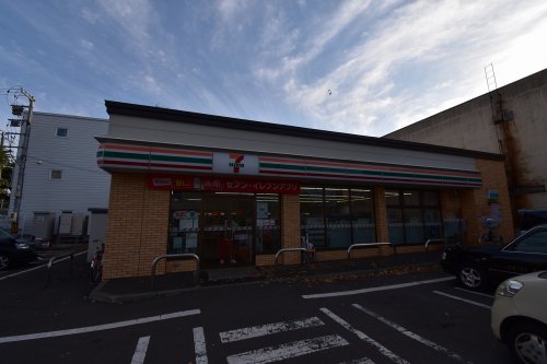コンビニ　セブンイレブン　北1条東12丁目店（コンビニ）まで857m