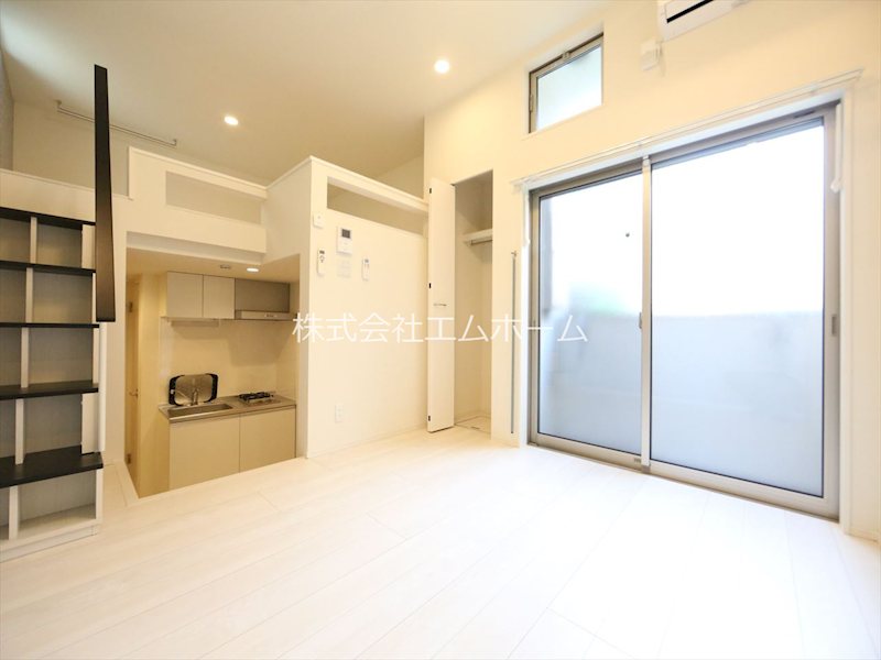 居室・リビング　洋室6帖　階段上段ロフト6.1帖（収納にも寝室にも使えます）