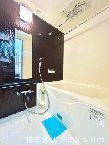 バス・シャワールーム　落ち着いた空間のお風呂です