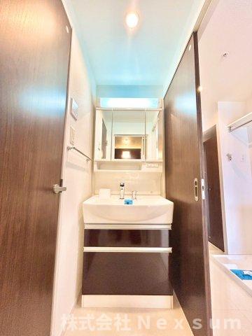 洗面設備　スペースが確保できる洗面所です