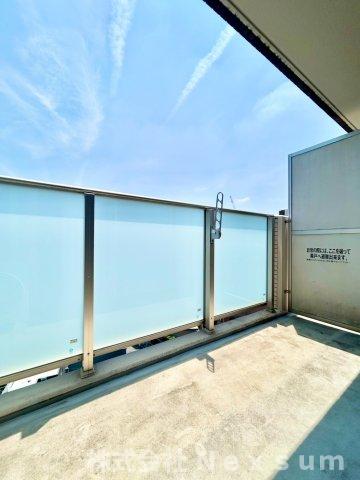 バルコニー　外からの目が気にならないバルコニーで洗濯物が干せます