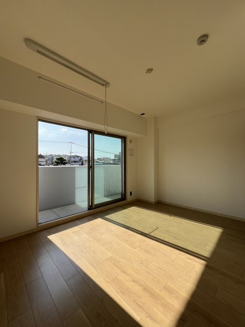 居室・リビング　同物件別号室の写真です。