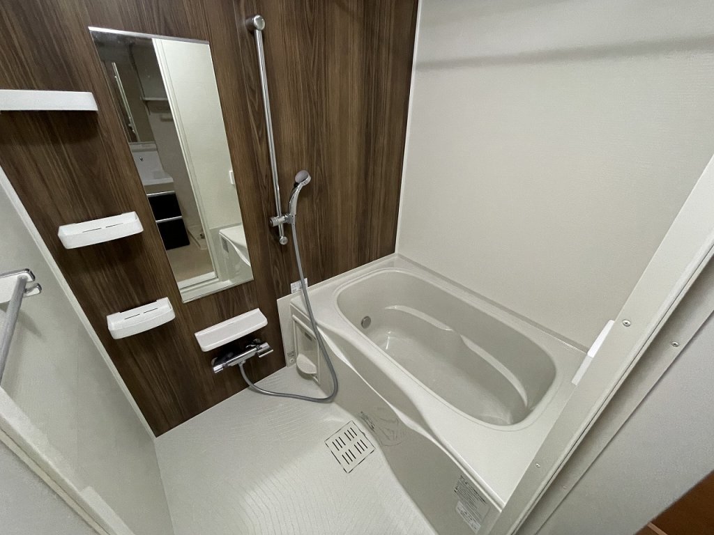 バス・シャワールーム　追焚き機能付きバスルーム