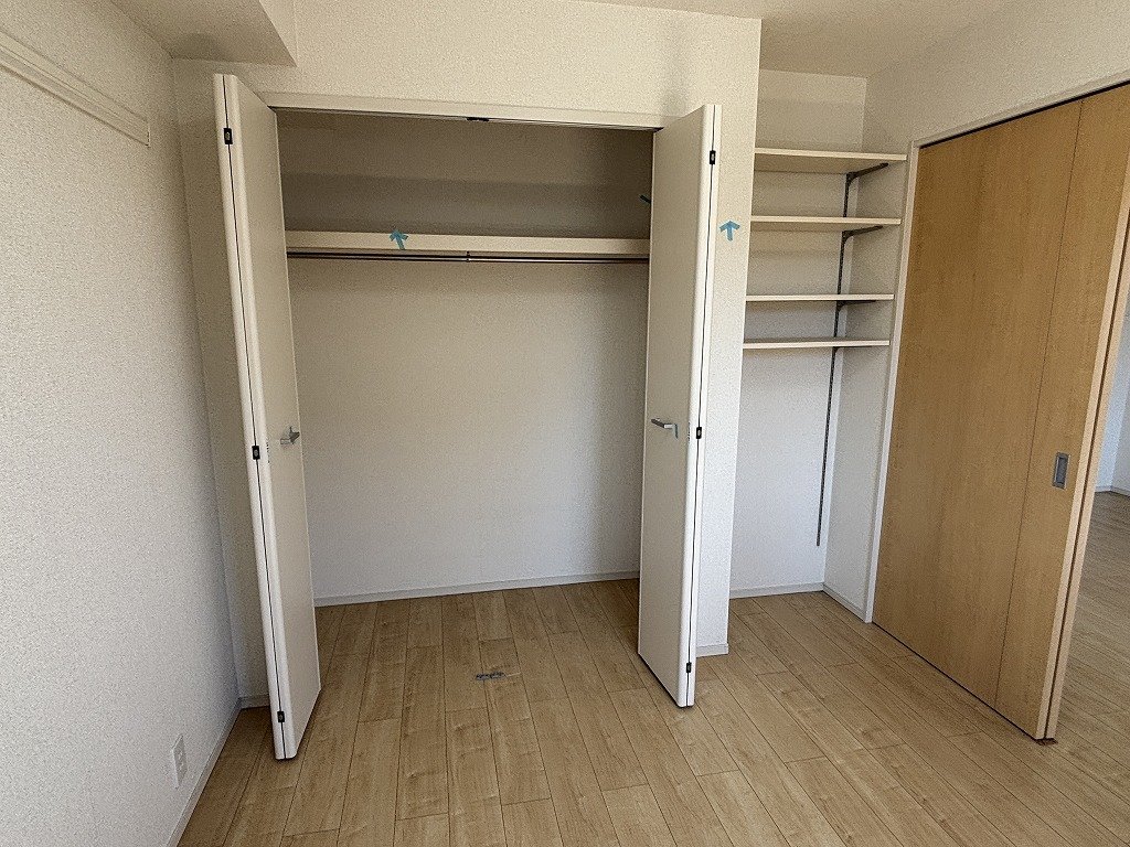 収納　寝室　クローゼット　収納棚