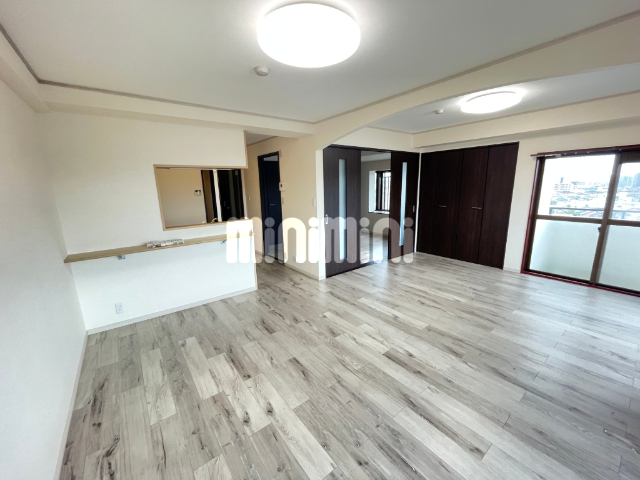 居室・リビング　リノベーション済みのお部屋です。