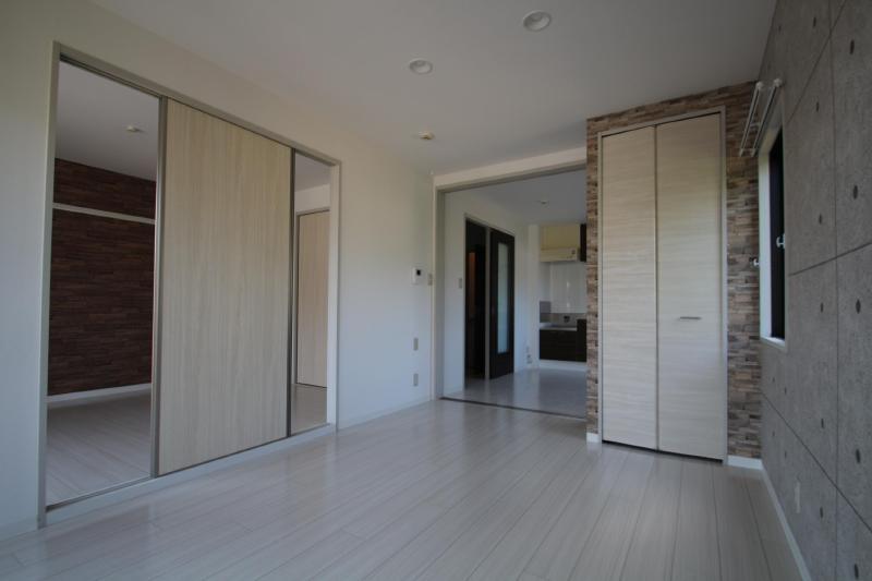 居室・リビング　まるで分譲マンションのような色使い。かっこいぃ☆