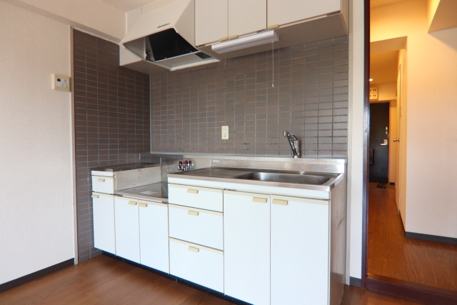 キッチン　※別号室の参考写真のため、現状優先です。