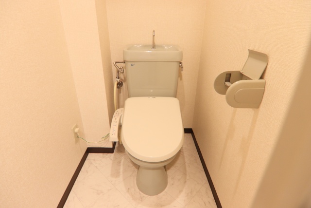 トイレ　※別号室の参考写真のため、現状優先です。