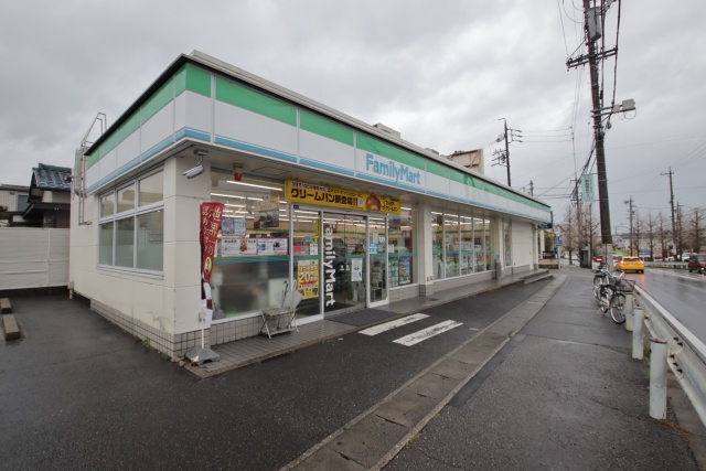 コンビニ　ファミリーマート　千種香流橋店（コンビニ）まで500m