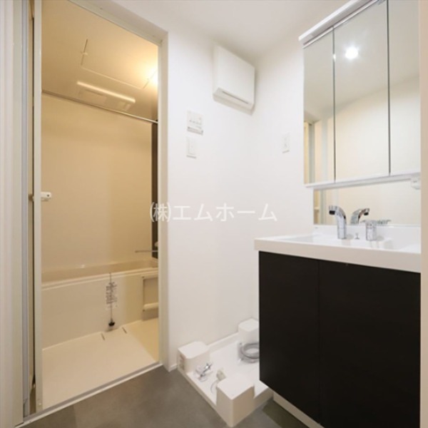 洗面設備　脱衣所　独立洗面化粧台