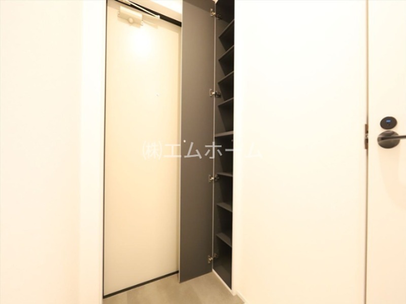 玄関　シューズボックス付