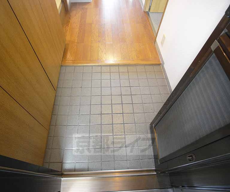 玄関　右手に収納多数