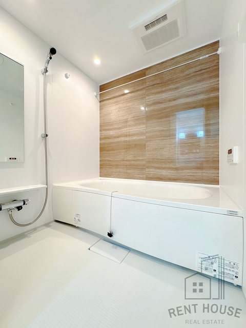 駐車場　外観（建設中）