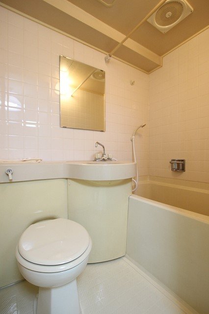 バス・シャワールーム　同物件、別号室のものです。