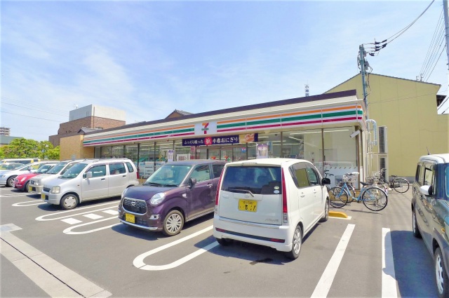 コンビニ　セブンイレブン新番丁小学校前店（コンビニ）まで640m