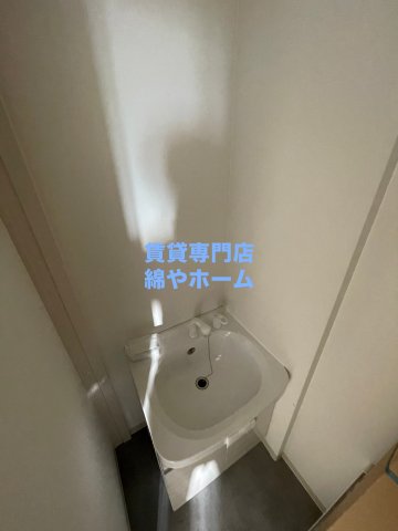 洗面設備　朝の支度にも助かる、独立の洗髪洗面化粧台