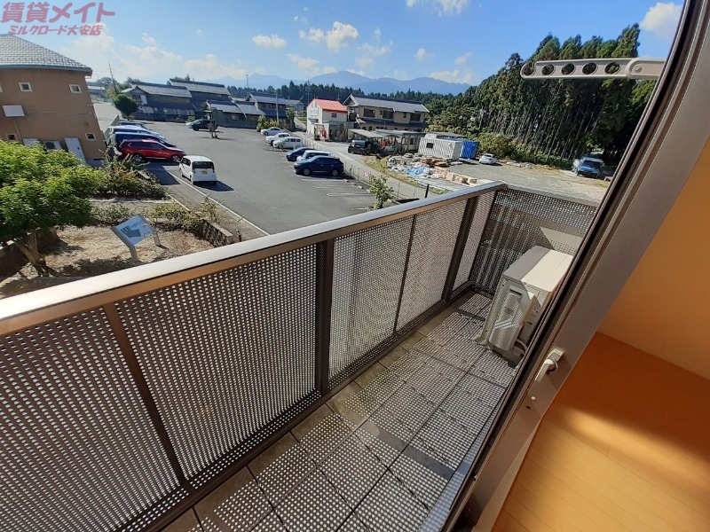 バルコニー　同物件、別部屋写真