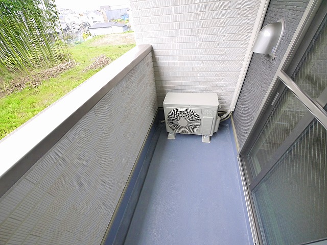 バルコニー　暖かな日差しのふりそそぐバルコニー
