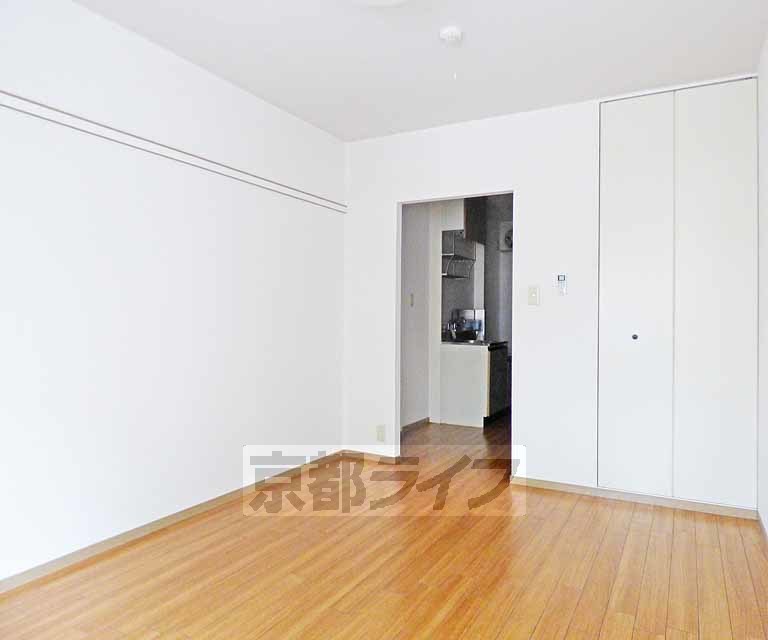 居室・リビング　広々とした室内です。