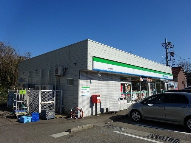 コンビニ　ファミリーマート 伏木古府店（コンビニ）まで2776m