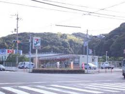 コンビニ　セブンイレブン（コンビニ）まで700m