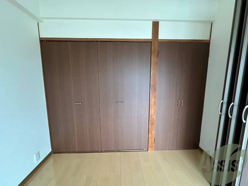 収納　６帖の洋室にはクローゼットも付いていて便利です。