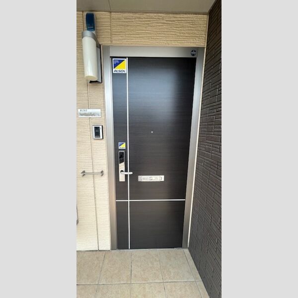 エントランス　玄関ドア