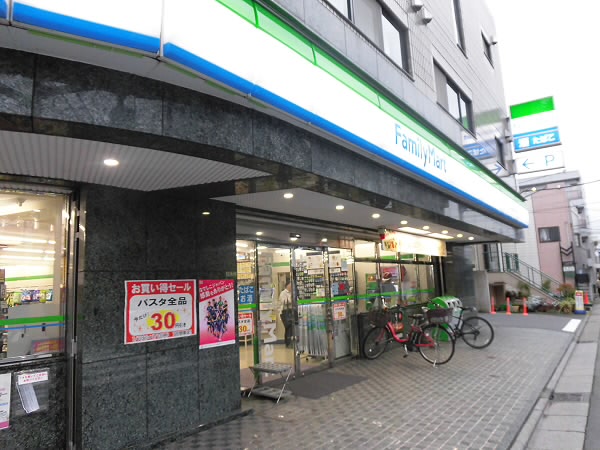 コンビニ　ファミリーマート（コンビニ）まで15m