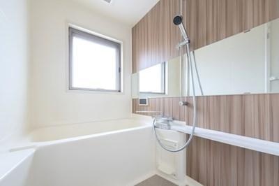 バス・シャワールーム　落ち着いた空間のお風呂です